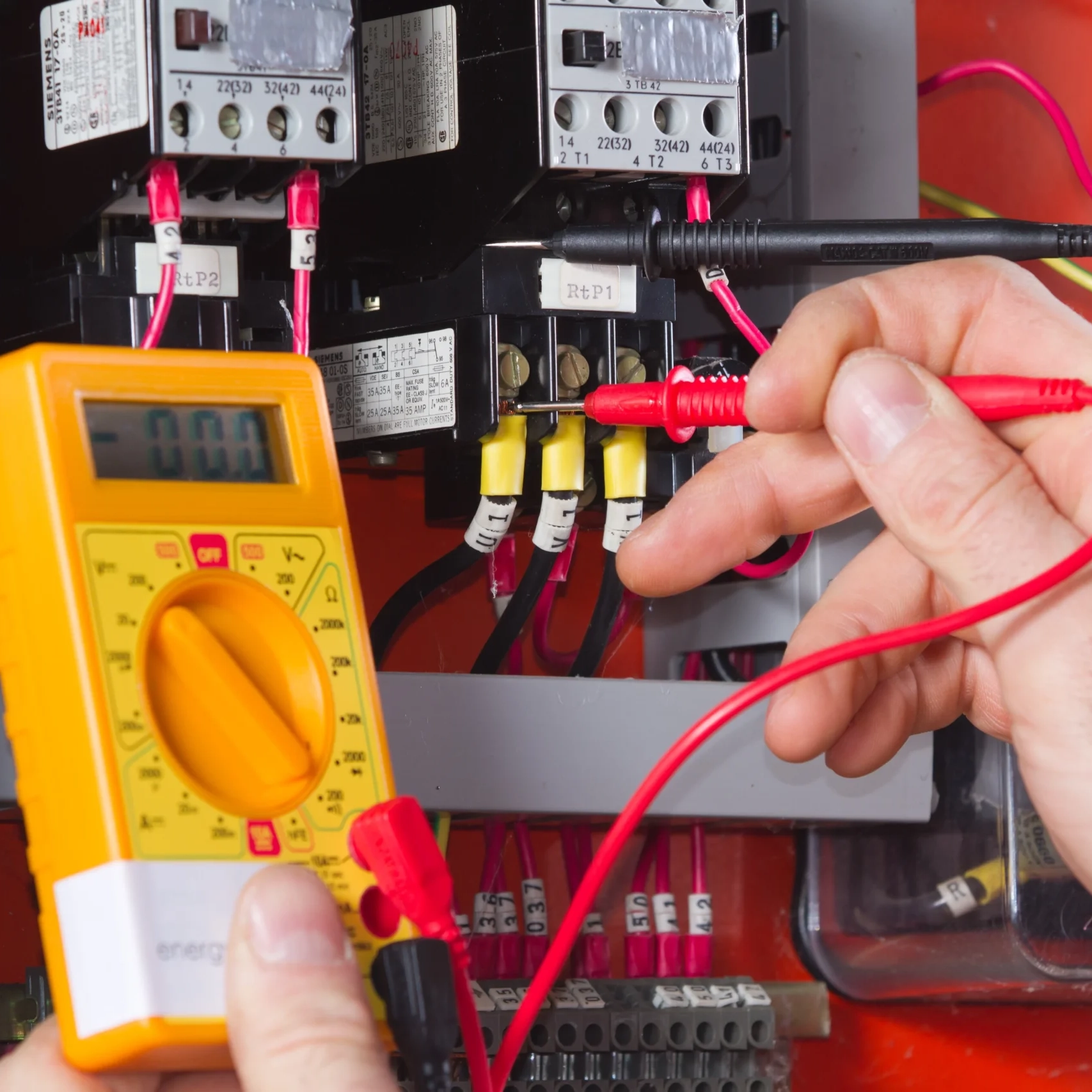 Electrical system installation by expert technicians in Dammam