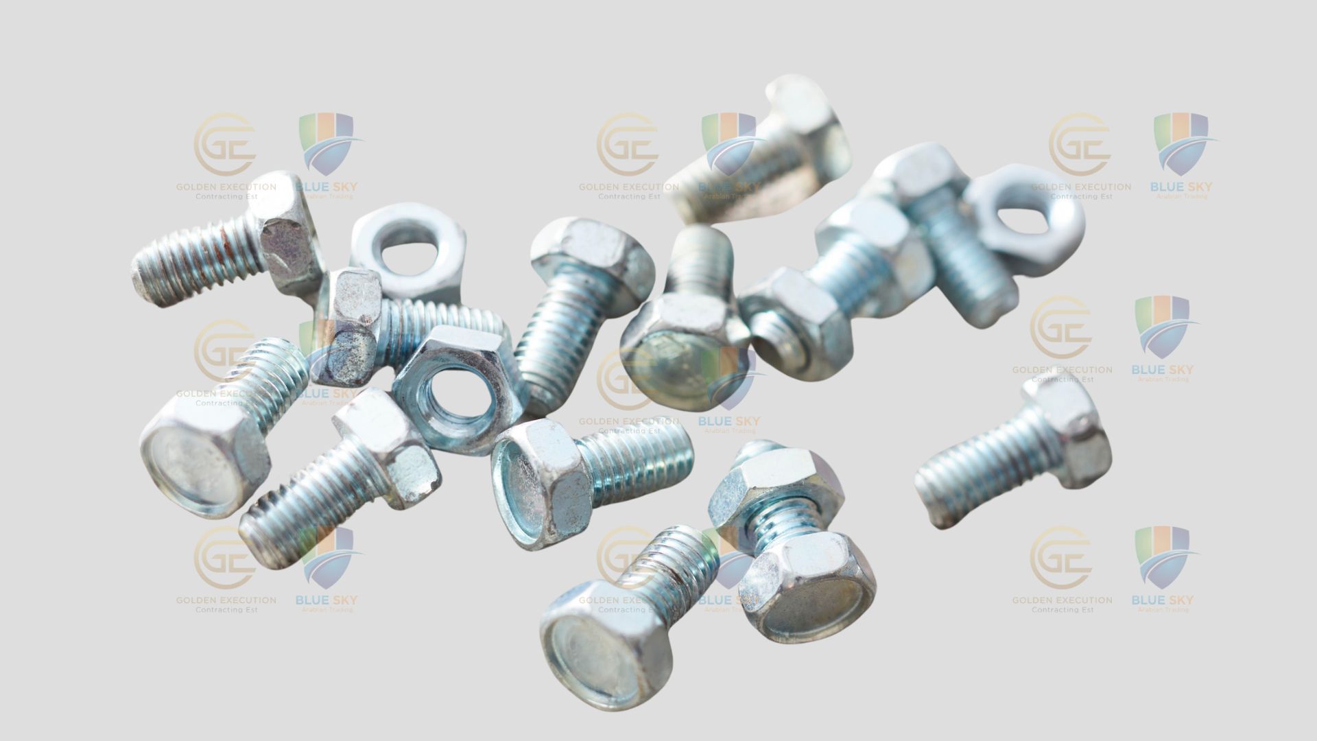 Comparison of steel vs stainless steel fasteners, highlighting corrosion resistance, strength, durability, and ideal applications for construction, industrial, oil, gas, and mechanical projects.